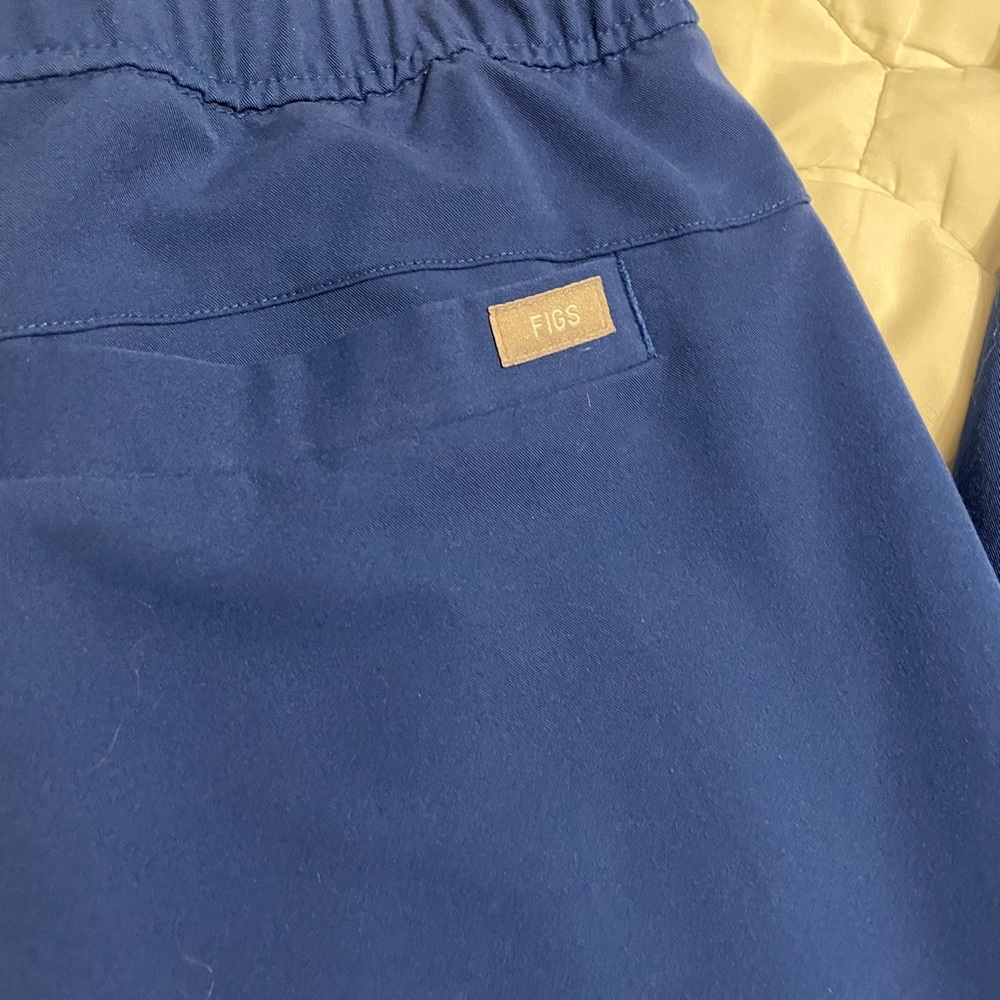 Mens figs electric blue scrub set SLIM FIT. Jogger bottoms size L